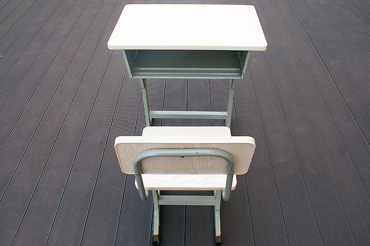 学生课桌椅 免漆板钢架桌椅
