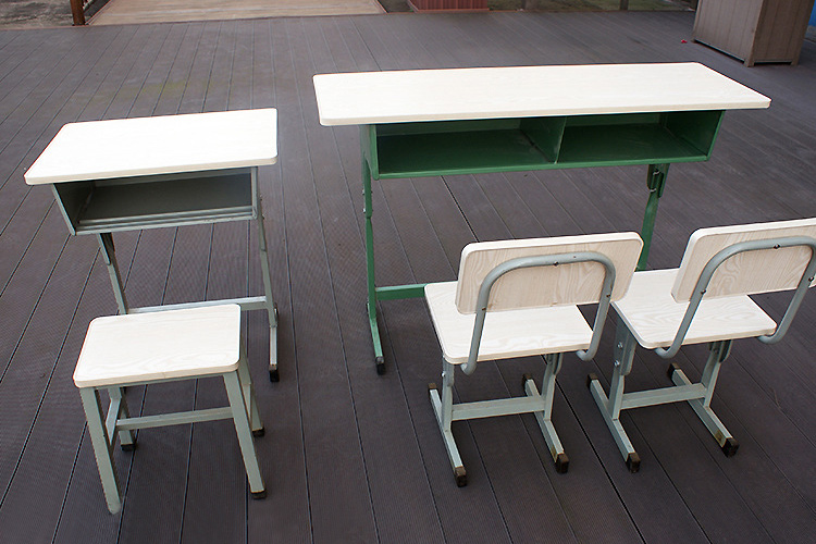 学生课桌椅 免漆板钢架桌椅